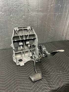546.ch8m16 Dodge Truck 16 Fits Ram 1500 Accelerator And Brake Pedal Assembly