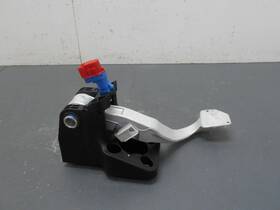 200856 Ferrari 318215 17118 2019 17 18 19 Portofino Brake Pedal / Mounting Board #9132 C1 200856 Ferrari 318215 17118 2019 17 18 19 Portofino Brake Pedal / Mounting Board #9132 C1