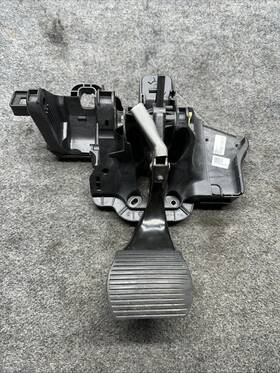 00519210980 Fiat 14-17 500l Oem Stop Brake Pedal Assembly With Bracket J11