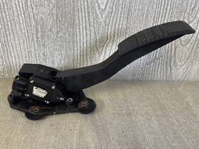 4r33-9f836-ba Fomoco 2005-2009 Ford Mustang Accelerator Pedal With Black Pad Genuine Oem