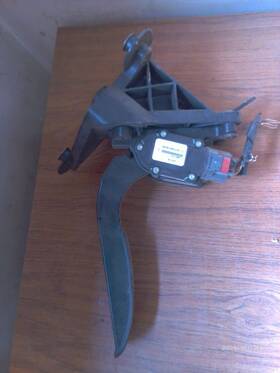 234.fd1s07 Ford Crown Vic 2007 Accelerator Parts 862863