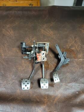 2m5v-9p732-ba Ford 2002 2003 2004 Svt Focus Pedal Set