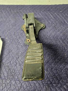 4r33-9f836-bc Ford 05 2005 Mustang Gt Gas Accelerator Go Pedal Oem Used Take Out