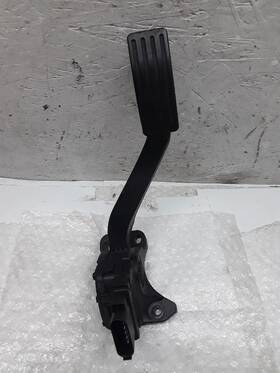 546.fd1213 Ford Gas Throttle Pedal 2013 Transit Connect Z-77p