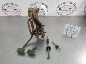 546.fd1n67 Ford 1966-67 Fairlane / Comet Clutch And Brake Pedal Box Assembly With Rod