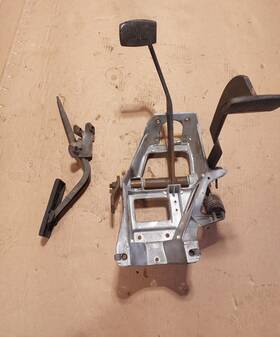546.fd8e81 Ford 1981-1986 F-series Pickup Clutch Brake Pedal Assembly
