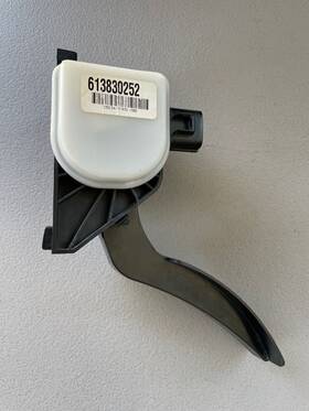 613830252 Ford 2007 F250 Super Duty Accelerator Gas Pedal