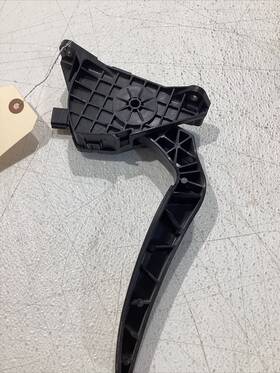 695672 Ford 11-15 Explorer Gas Pedal Accelerator