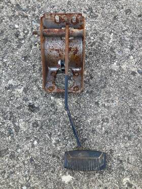 B2l16 Ford Oem 92-96 F150 Bronco 1997 F250 F350 Automatic Brake Pedal Assembly Used
