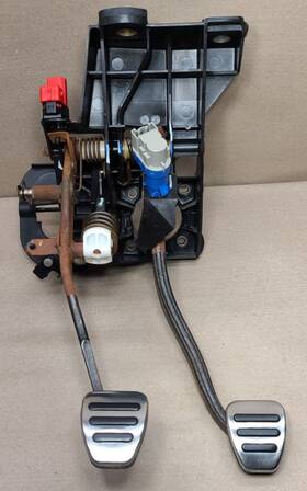 Br33-2450-he Ford 10-14 Mustang Clutch And Brake Pedal Assembly Manual 11 12 13 Oem Factory