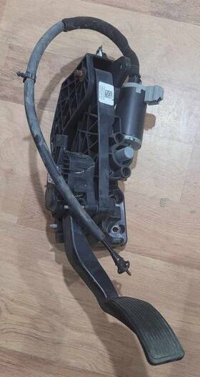Fc34-9d823-ba Ford Cu9z-9f836-c 2015 2016 F250 Gas Throttle Accelerator Pedal Cu9c-9f836-ac