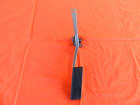D3zz-9725-a Ford 72 73 Mustang Gas Pedal