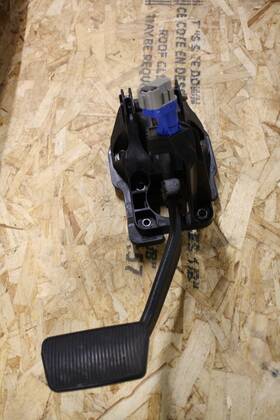 D7432450c Ford 2014 Edge Brake Pedal Assembly