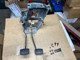 E9ta-2l252-ba Ford 87-91 F-150 - Hydraulic Clutch And Brake Pedals Pedal Assembly F250 F350