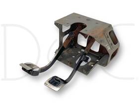 F1ht-2467-ba Ford 91-98 F600 F650 F750 F800 Brake Clutch Pedal Assembly Oem
