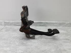 546.fd8788 Ford Truck 87-91 F150 F250 F350 Manual Transmission Pedal Assembly Oem