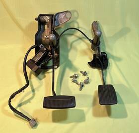 Yl14-2450-ae Ford 1997-2002 Expedition F150 Lincoln Navigator Blackwood Adjustable Pedals Oem
