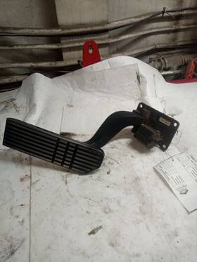 A01-27446-000 Freightliner 546.flhc99 Century Throttle Pedal 11493721