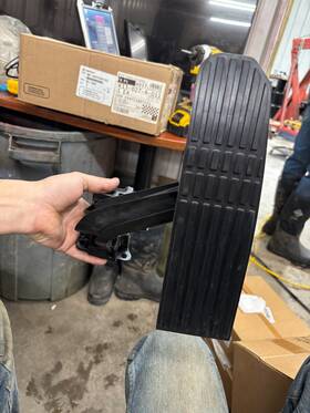 A01-31151-000 Freightliner Accelerator Pedal Assembly