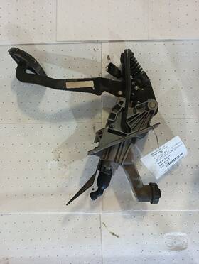 A02-14079-000 Freightliner Cascadia Clutch Pedal With Master Cyliner 12859550