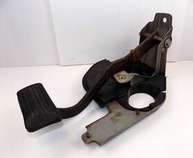 15059735 General Motors Brake Pedal And Bracket Assembly 2002 Tahoe Suburban Yukon Silverado
