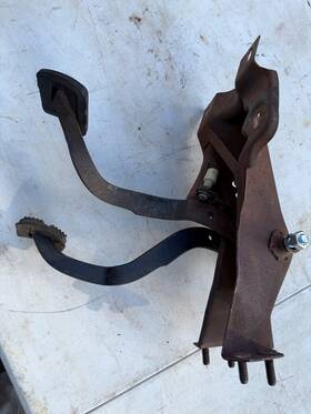 3918739 General Motors Oem Gm 1967-1968 Camaro Firebird 4-speed Clutch Brake Pedal Support Assembly