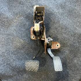 13013c Genuine Oem 2013-2015 Nissan Juke Accelerator Gas And Brake Pedal Assembly