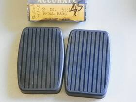 5351 Globe 4286 Accurate Brake Clutch Pedal Pads 1941-1955 Buick Nors