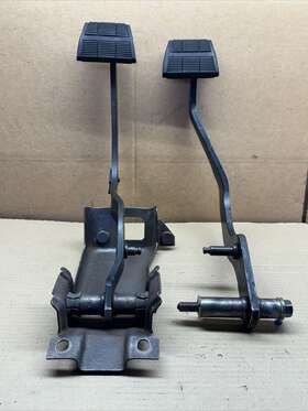 96-c1500 Gm 1996 Chevrolet C1500 Clutch And Beake Pedal Used Condition