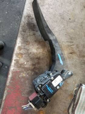 234.gm9v09 Gmc Truck 2009 Savana 3500 6.0l Electric Accelerator Pedal 559081