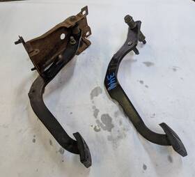 546.gm9596 Gmc Truck Manual Transmission Clutch Brake Pedals Fits 96 97 Chevy / 1500
