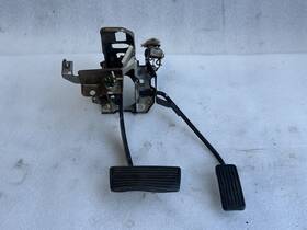234.ho1b84 Honda 1984 1985 Civic Sedan Accelerator And Brake Pedals Automatic A/t