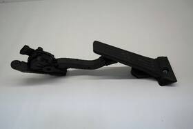 18042014 Hyundai 2014 Elantra Gas Accelerator Pedal