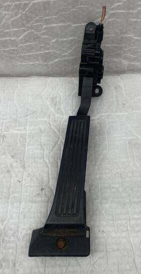 327004z000 Hyundai 2013-2018 Santa Fe Sport 2.0l Gas Accelerator Pedal Throttle Sensor Oem