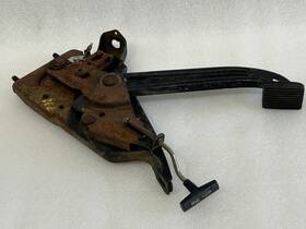 547.am8488 Jeep 1986 1987 1988 1989 1990 1991 Grand Wagoneer Parking Brake Pedal Release