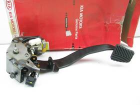328022g200 Kia New Genuine Clutch Pedal Assembly Oem For 2006-2008 Optima