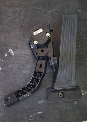 3727-b2110 Kia 3727b2110 Soul Oem Accelerator Throttle Pedal Assembly