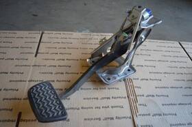 546.le1h03 Lexus 2002 2003 2004 2005 2006 Es300 Es330 Brake Pedal 546.le1h03 Lexus 2002 2003 2004 2005 2006 Es300 Es330 Brake Pedal