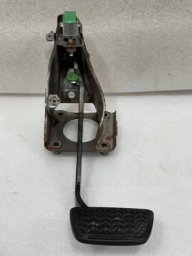 546.le1x03 Lexus 2002 2003 2004 2005 2006 Sc430 Brake Pedal