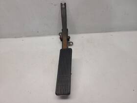 234.fd2u96 Lincoln 1996 Town Car 4.6l / At Accelerator Pedal - Cable Driven