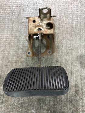 J266 Lincoln Town Car Brake Pedal Assembly 1997