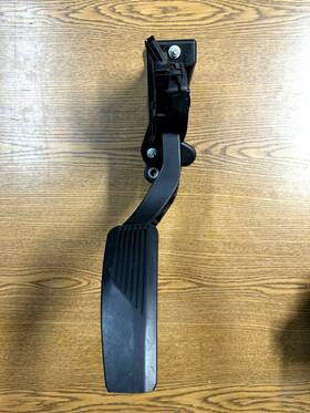 04861714 Maserati 2014-2019 Ghibli Gas Accelerator Throttle Pedal Oem