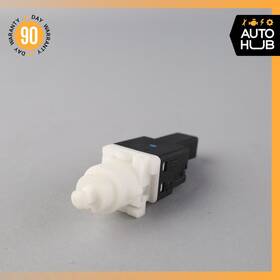 46840510 Maserati 04-19 Granturismo Grancabrio M145 Brake Pedal Sensor Switch Oem 46840510 Maserati 04-19 Granturismo Grancabrio M145 Brake Pedal Sensor Switch Oem