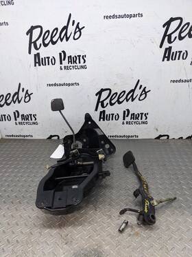 546.mz1686 Mazda 1986-1993 Truck B2000 B2200 B2600 Clutch And Brake Pedal Assembly Oe 117