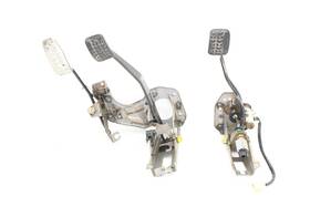 546.mz1o95 Mazda Clutch Brake And Accelerator Pedal Assembly Fits 94-97 Mx-5 Miata