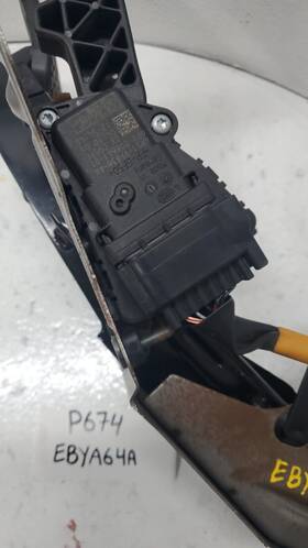 P674 Mazda 2007 5 Accelerator And Brake Pedal Assembly