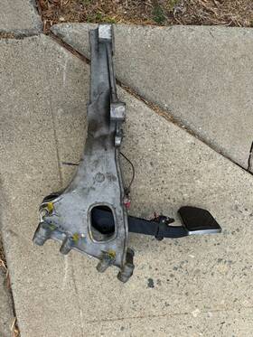 1002920404 Mercedes Benz 600 W100 M100 Pullman Swb Brake Pedal Assembly Used