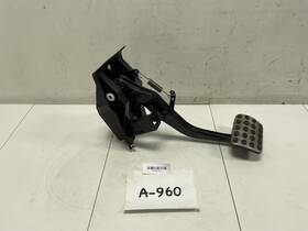546.mb1q11 Mercedes-benz 2011 S550 Brake Stop Pedal W / Housing Oem