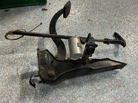 Mercedes-benz 67 68 1968 69 1969 70 1970 71 1971 72 1967-1972 W108 W109 280se 300se 300sel 280s Brake Pedal Assembly Oem