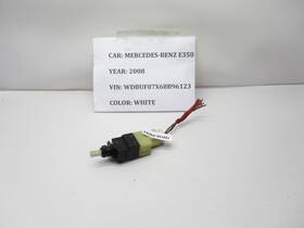 A0015456709 Mercedes-benz A0015454409 2006-2009 E350 Brake Pedal Stop Light Switch Oem